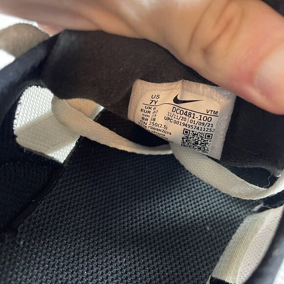 Nike Waffle One  Summit White Black Grey DC0481-100 Size 7Y - Picture 9 of 9